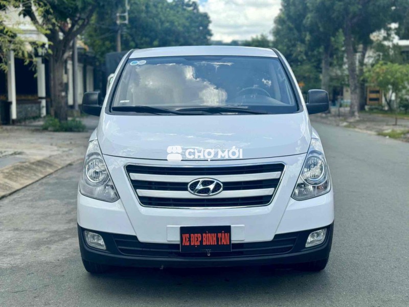 Hyundai Grand Starex 2016 Van 2.5 MT - 150000 km