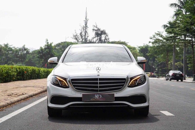 E200 Facelif Model 2019 màu trắng HT 100% Trước Ba