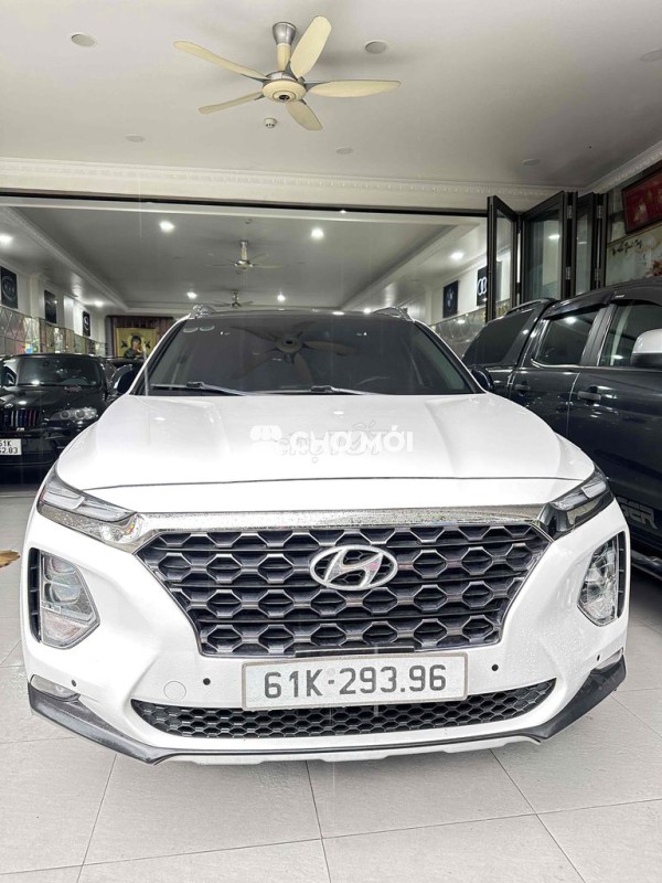 Hyundai Santa Fe 2019 2.4L  AT 4 WD - 67800 km