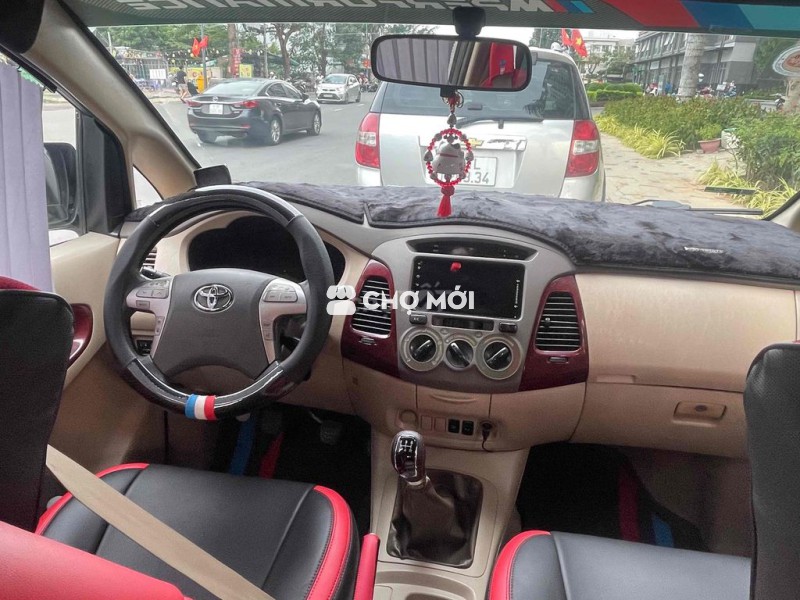 Toyota Innova 2006 G - 299999 km