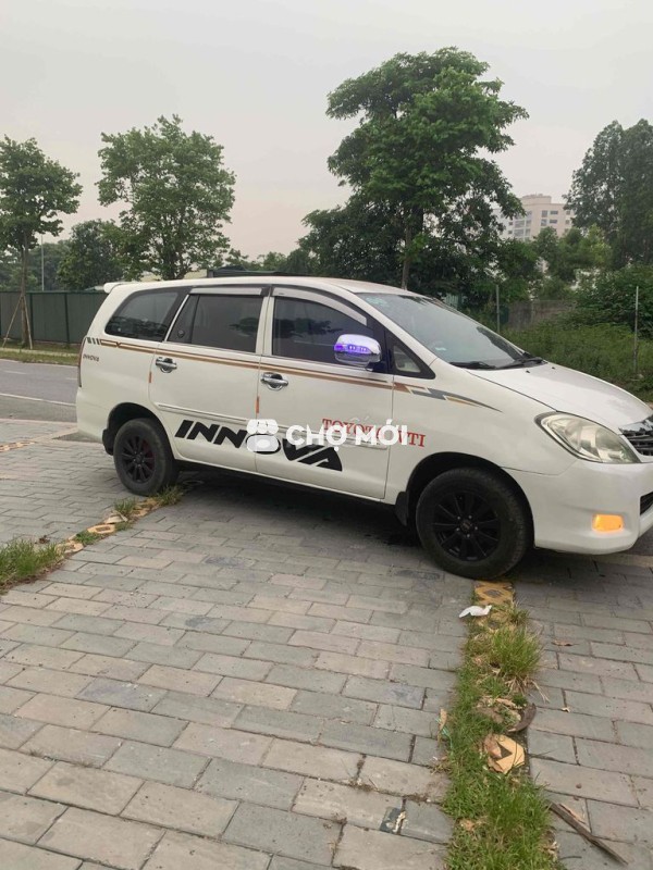 Toyota Innova 2009 G - 10 km