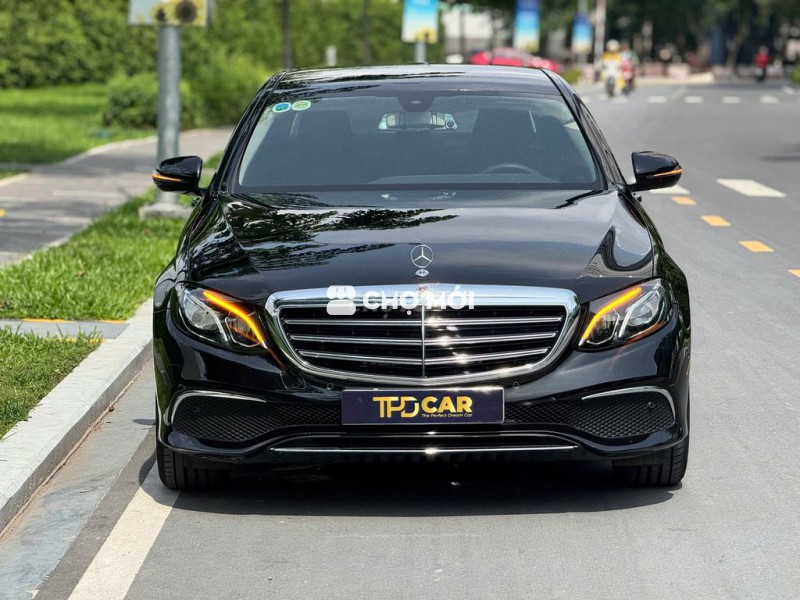 Mercedes Benz E Class 2019 E200 - 23000 km