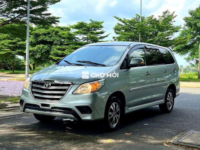 Toyota Innova 2015 E - Ghi bạc đẹp