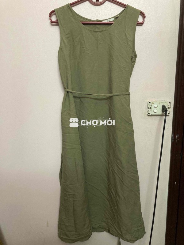 Váy lanh xanh olive liền thân UNIQLO