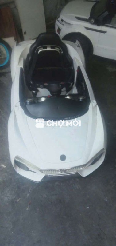 Bán 2 chiếc xe đồ chơi chạy pin cho bé