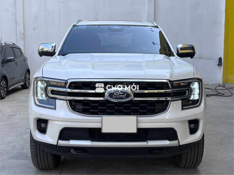 FORD EVEREST TITANIUM 4X2 AT 2022 GIA ĐÌNH VAY 70%