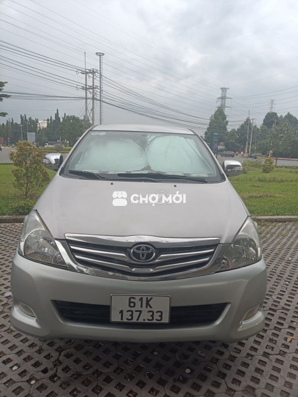 Toyota Innova 2008 J - 300000 km