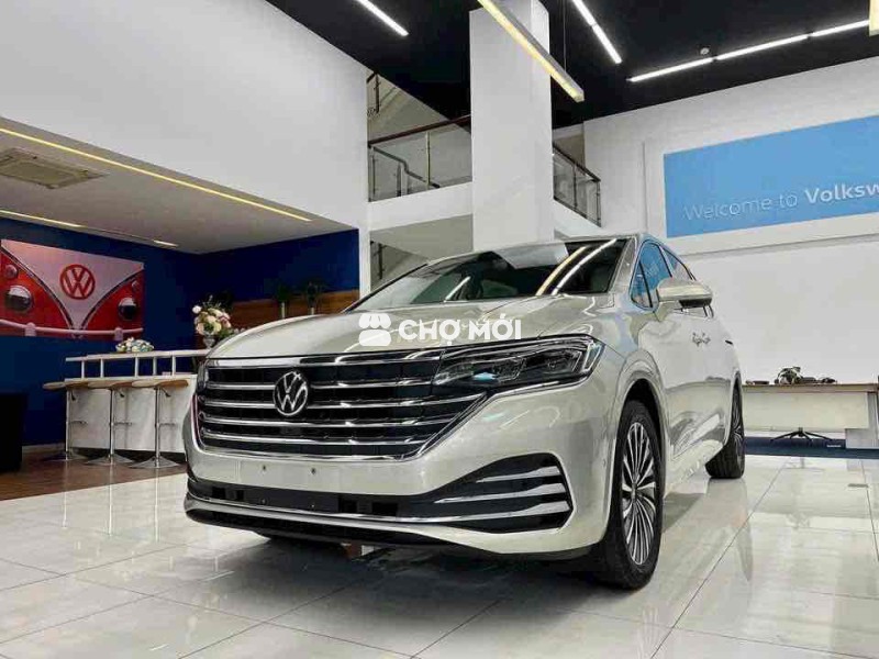 Volkswagen Viloran 2024 Vàng Be Giao Ngay