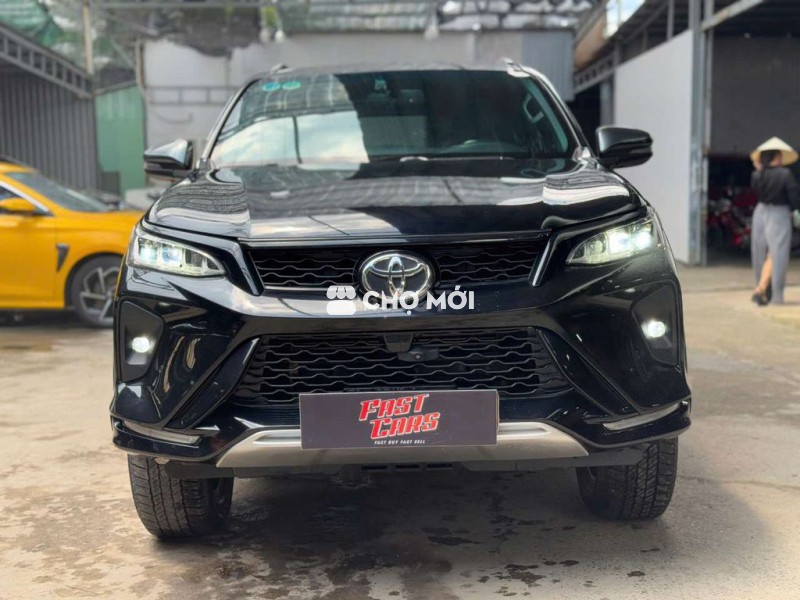 Toyota Legender 2021 2.4G dầu,4x2,màu đen,66.000km