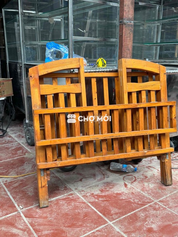cũi gỗ thich hợp em bé