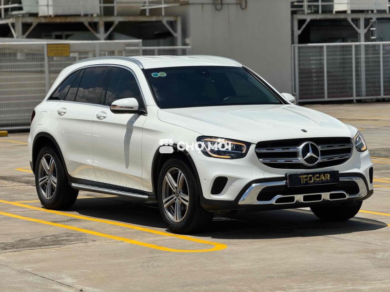GLC200 SẢN XUẤT 2022 TRẮNG NỘI THẤT ĐEN
