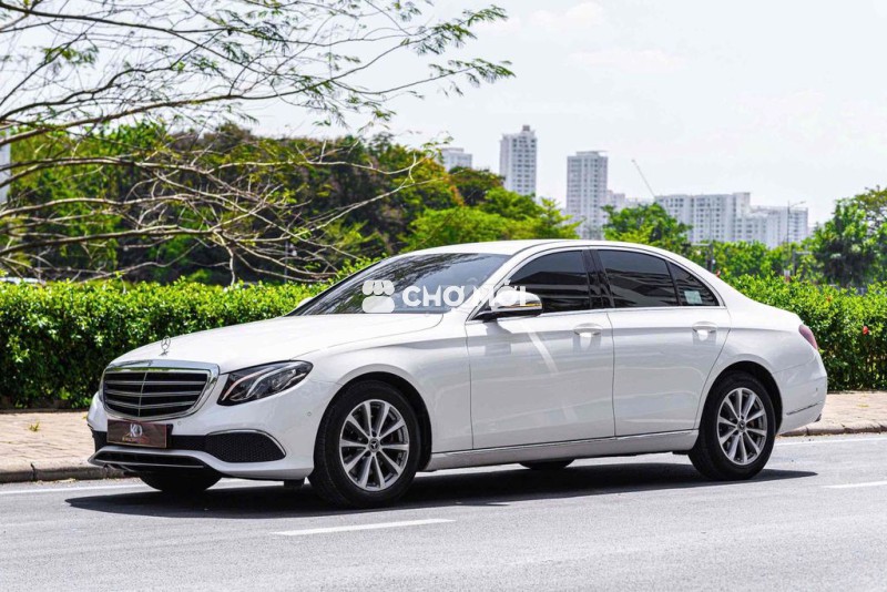 E200 - 2020 màu trắng/ nt đen 1 chủ siêu đẹp