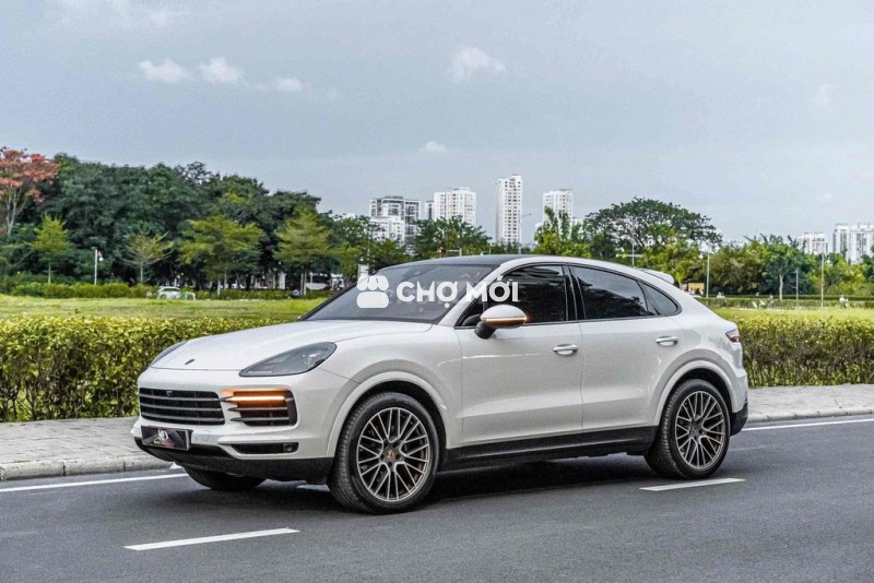 Porsche Cayenne Coupe Platinum Edition model 2023