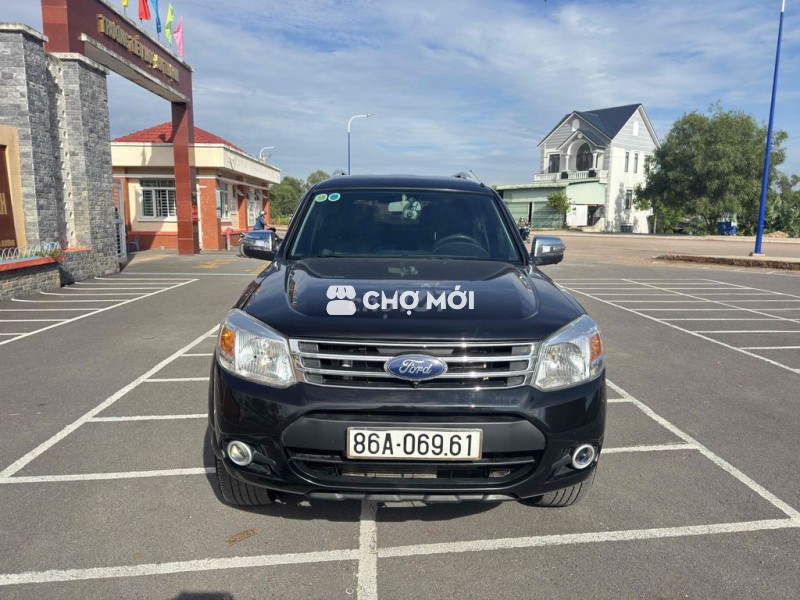 Ford Everest 2013 2.5L 4x2 MT - 90 km