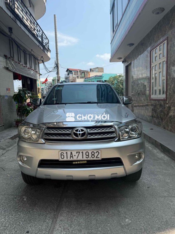 Toyota Fortuner 2010 . tự động