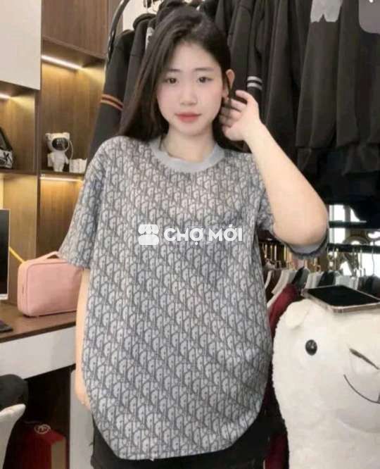 Áo thun nữ chữ D cổ bo form rộng