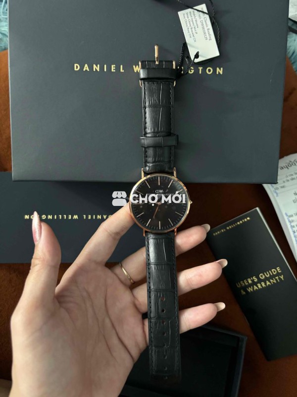 mới mua tại store chưa sử dụng, còn nguyên seal.