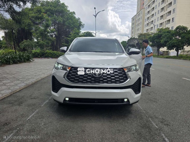 Toyota Innova Cross 2025 2.0 CVT 4500km siêu lướt