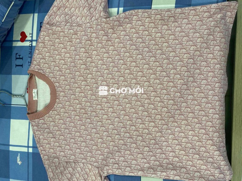 áo thun dior in nổi - size L - màu hồng