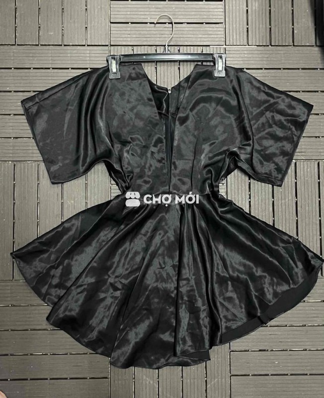 Jump đùi xẻ ngực size M