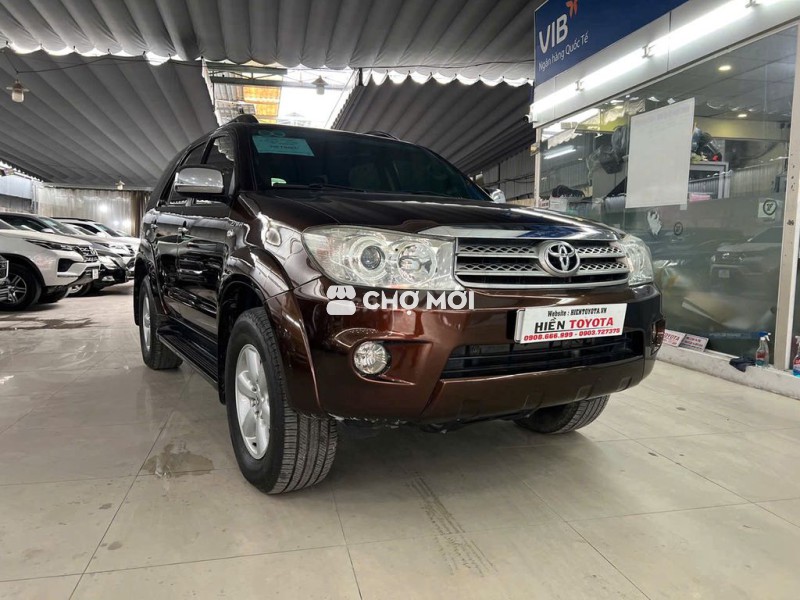 Toyota Fortuner máy xăng 2 cầu đời 2011