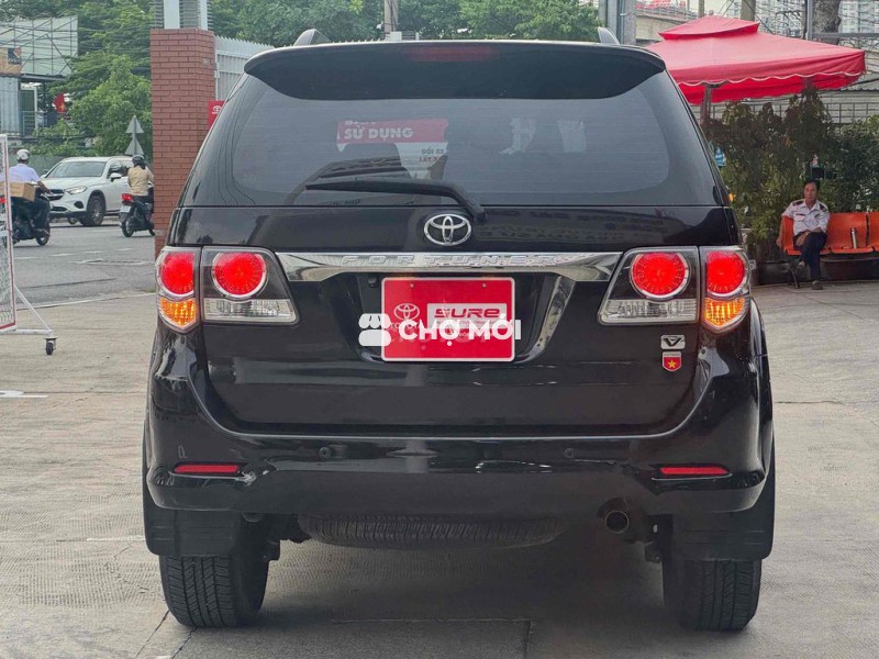 Toyota Fortuner 2015 máy xăng 2.7V màu đen xe zin
