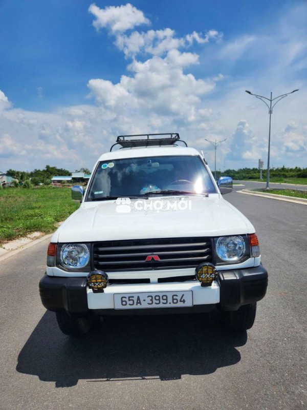 Pajero 09 chỗ nhập khẩu - 2 cầu