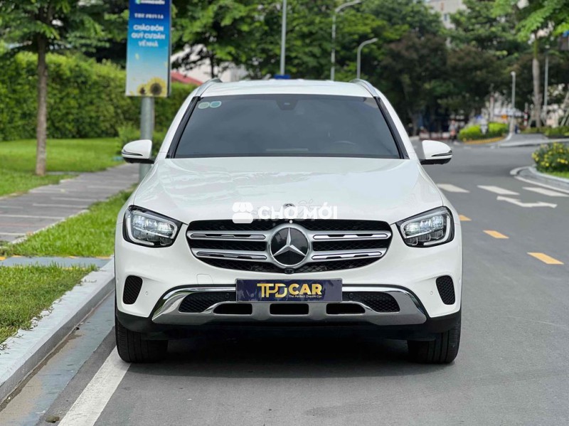 Mercedes GLC200 4Matic 2021 màu trắng nội thất đen