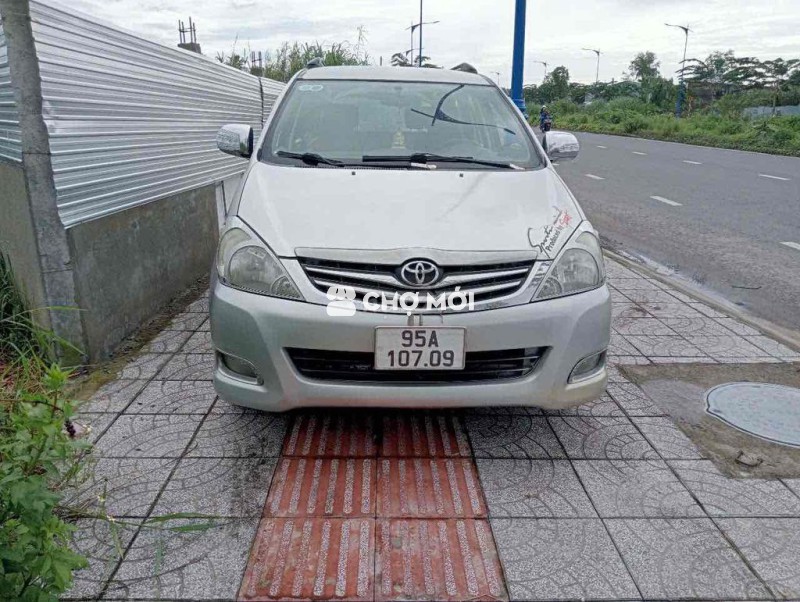 Toyota Innova 2010 - 123456 km