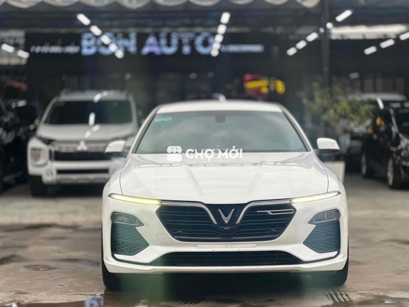 VinFast Lux A2.0 2019 2.0 AT - 57000 km màu trắng