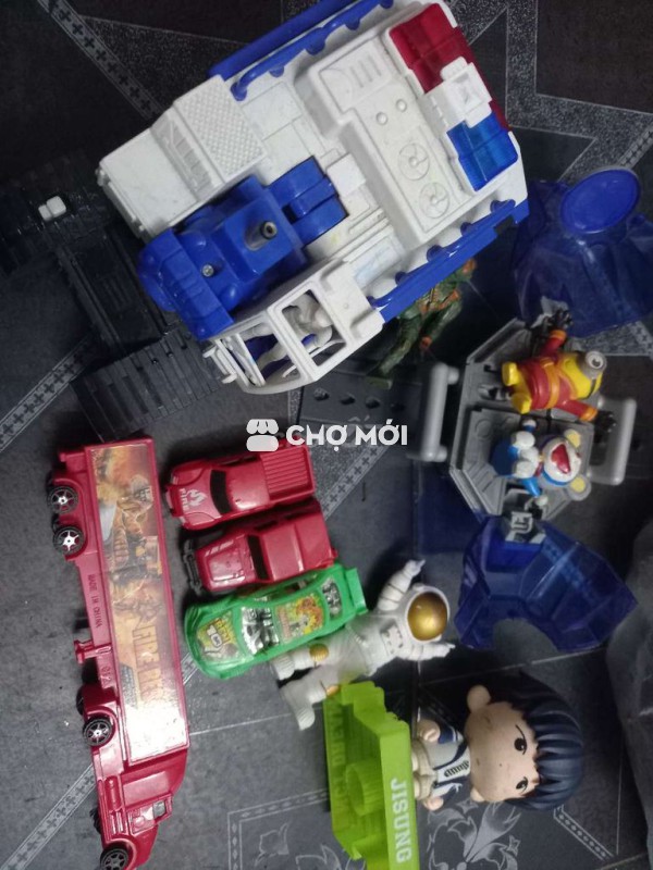 Dọn pass rẻ set đồ chơi xe biến hình và những NB ạ