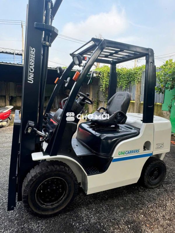 Bán Và Cho Thuê Xe Nâng Dầu Unicariers 2.5 Tấn