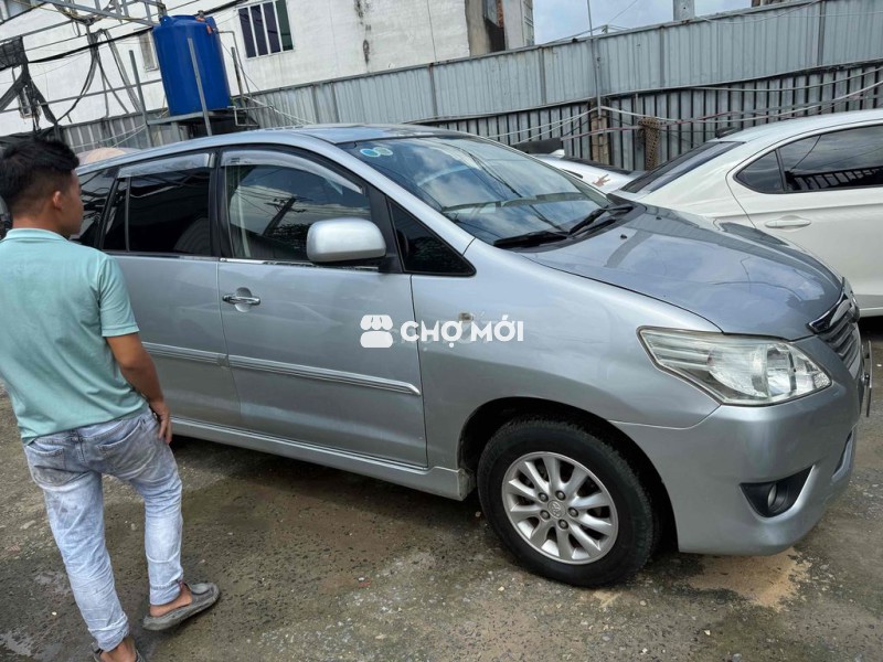 Toyota Innova 2012 E - 130000 km