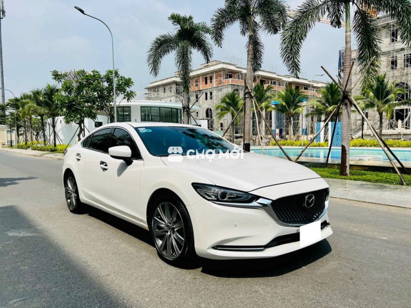 Bán Mazda6 sản xuất 2022, bản full 2.5, màu trắng.