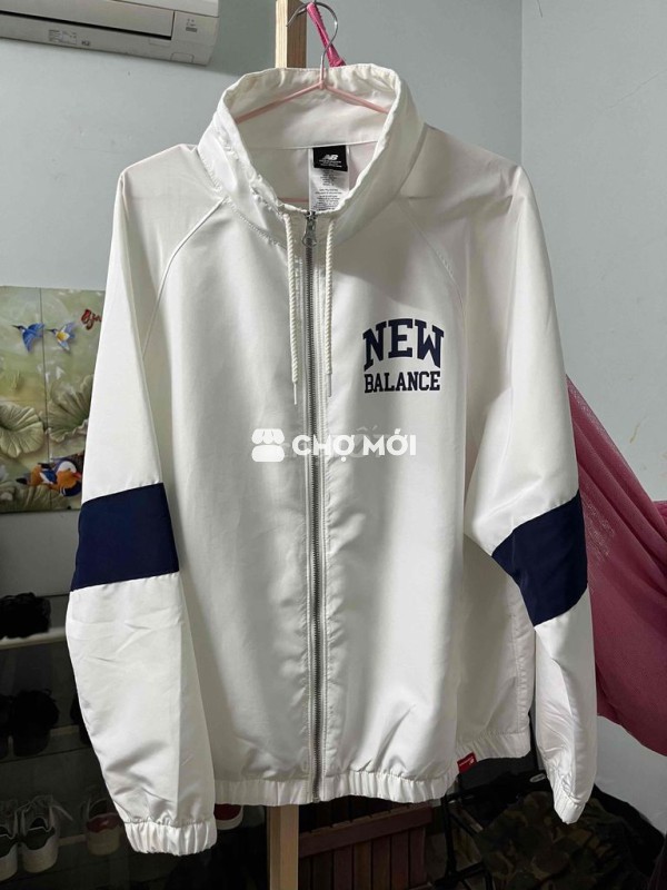 Áo khoác dù New Balance Windbreaker REAL size M