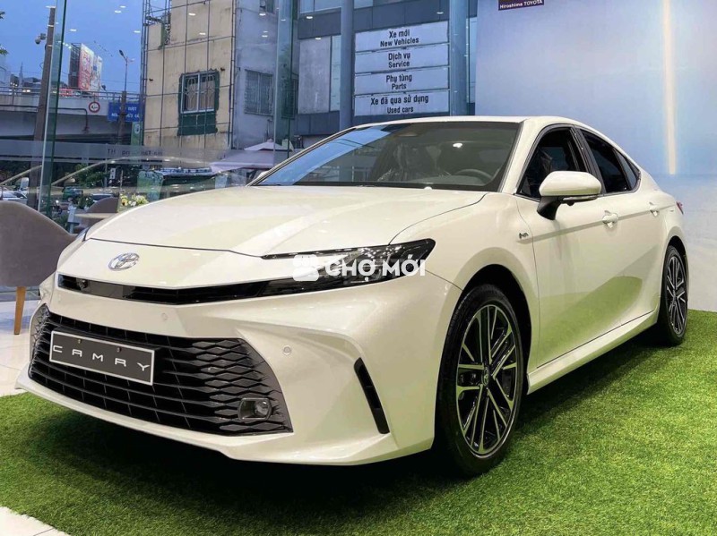 Toyota Camry 2024 2.5 HEV Mid - 9 km