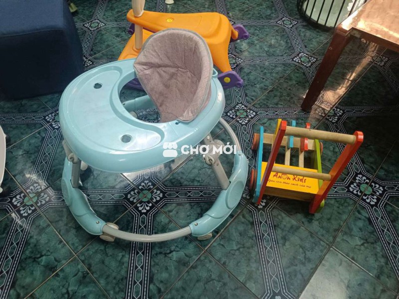 Thanh lý 2 xe tập đi cho bé như hình+ tặng ghế