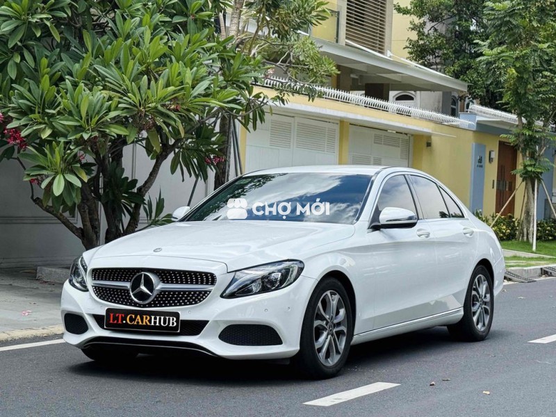 Mercedes C200 2017 dễ sử dụng