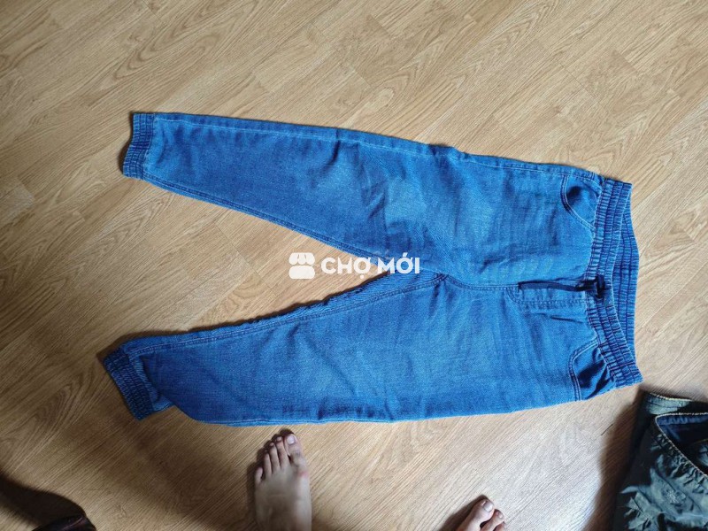 Quần jeans còn mới nguyên