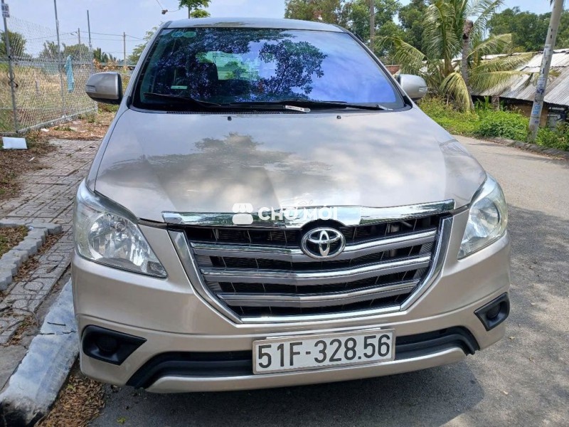 Toyota Innova 2015 E Vàng cát