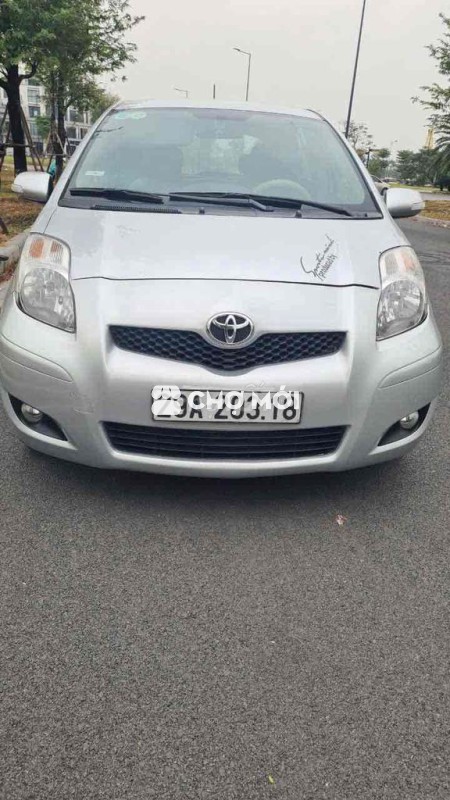 Toyota Yaris 2011 1.5 AT - 120000 km