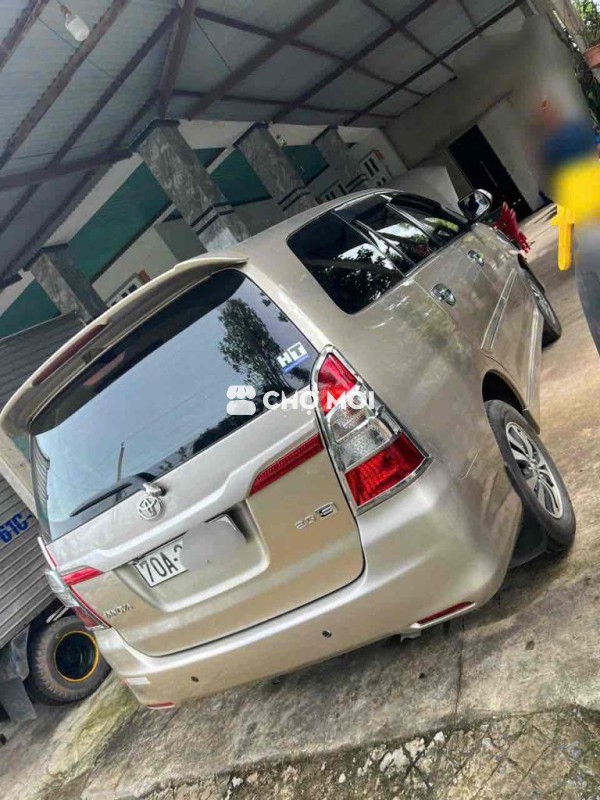 Toyota Innova 2015 2.0E - 100000 km