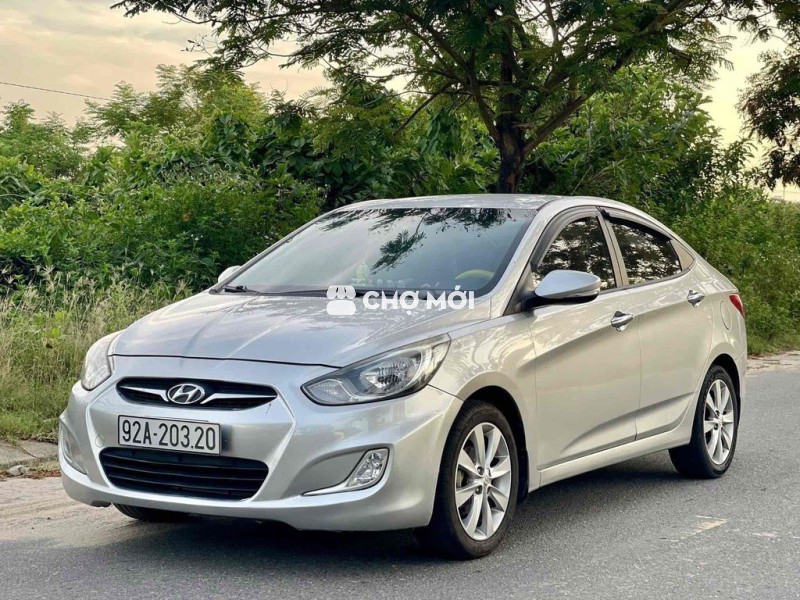 Hyundai Accent số tự động