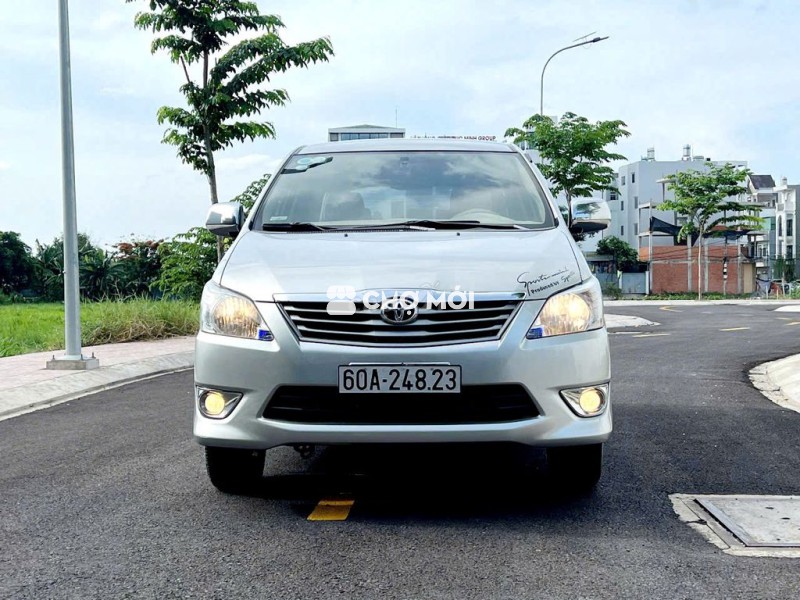 Toyota Innova 2013 2.0V - Ghi bạc đẹp