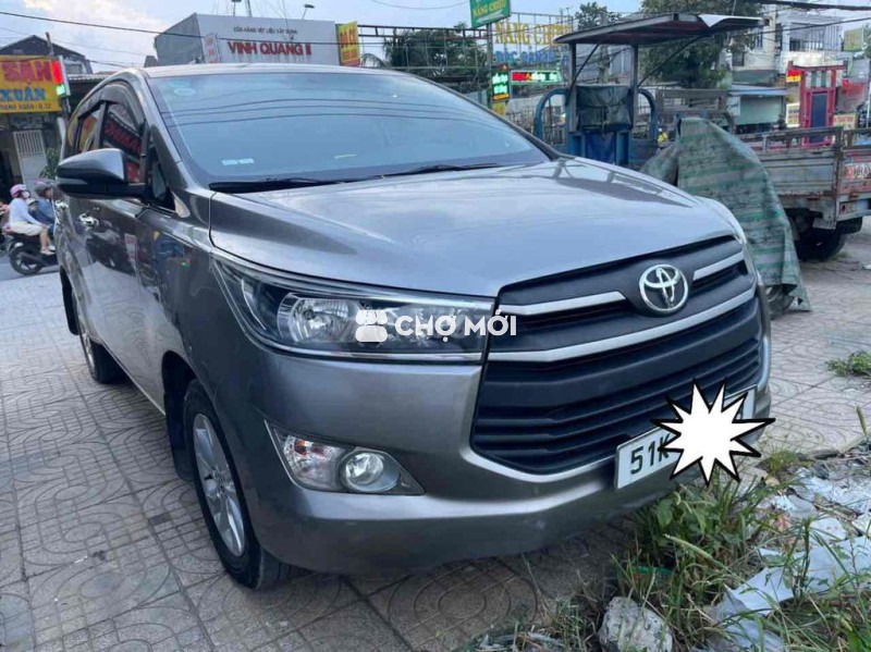 GD cần bán xe Toyota InnovaE 2017 số sàn