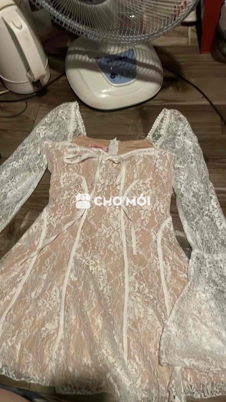 đầm ren trắng Khánh Linh