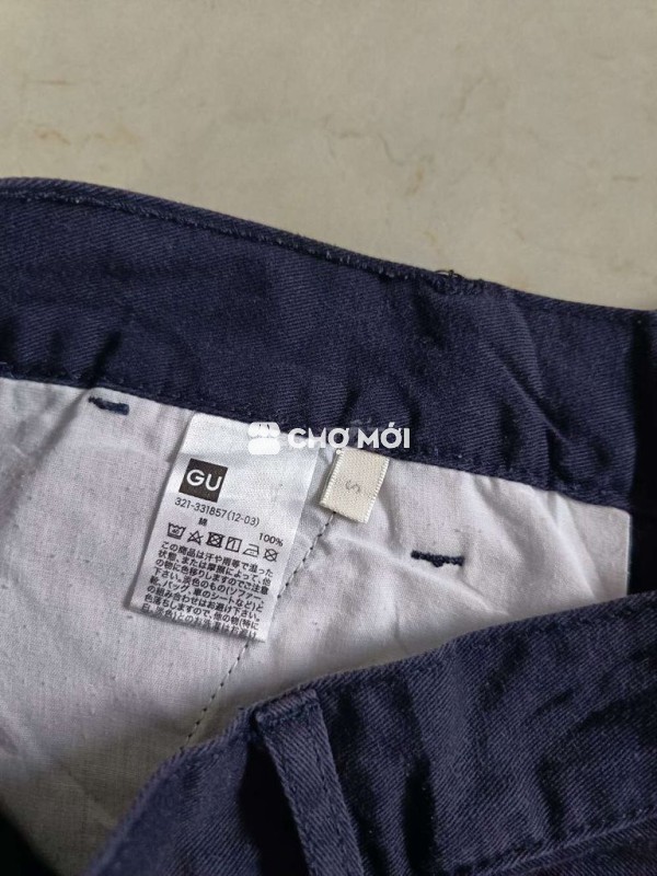 Quần shorts kaki GU