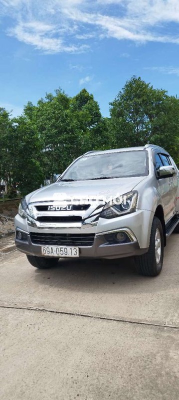 Bán isuzu mux 2018 số sàn 7 chỗ máy 1.9 lít