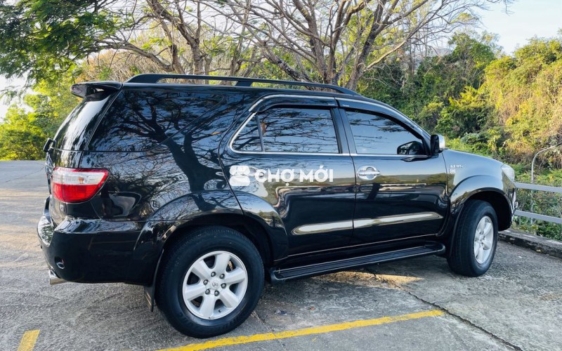 Toyota Fortuner 2009 2.7V 4x4 AT - 62000 km