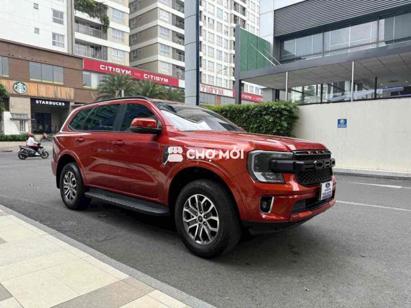 Ford Sài Gòn chào bán Everest Ambient 2022
